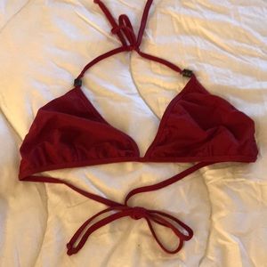 mora size L red triangle top